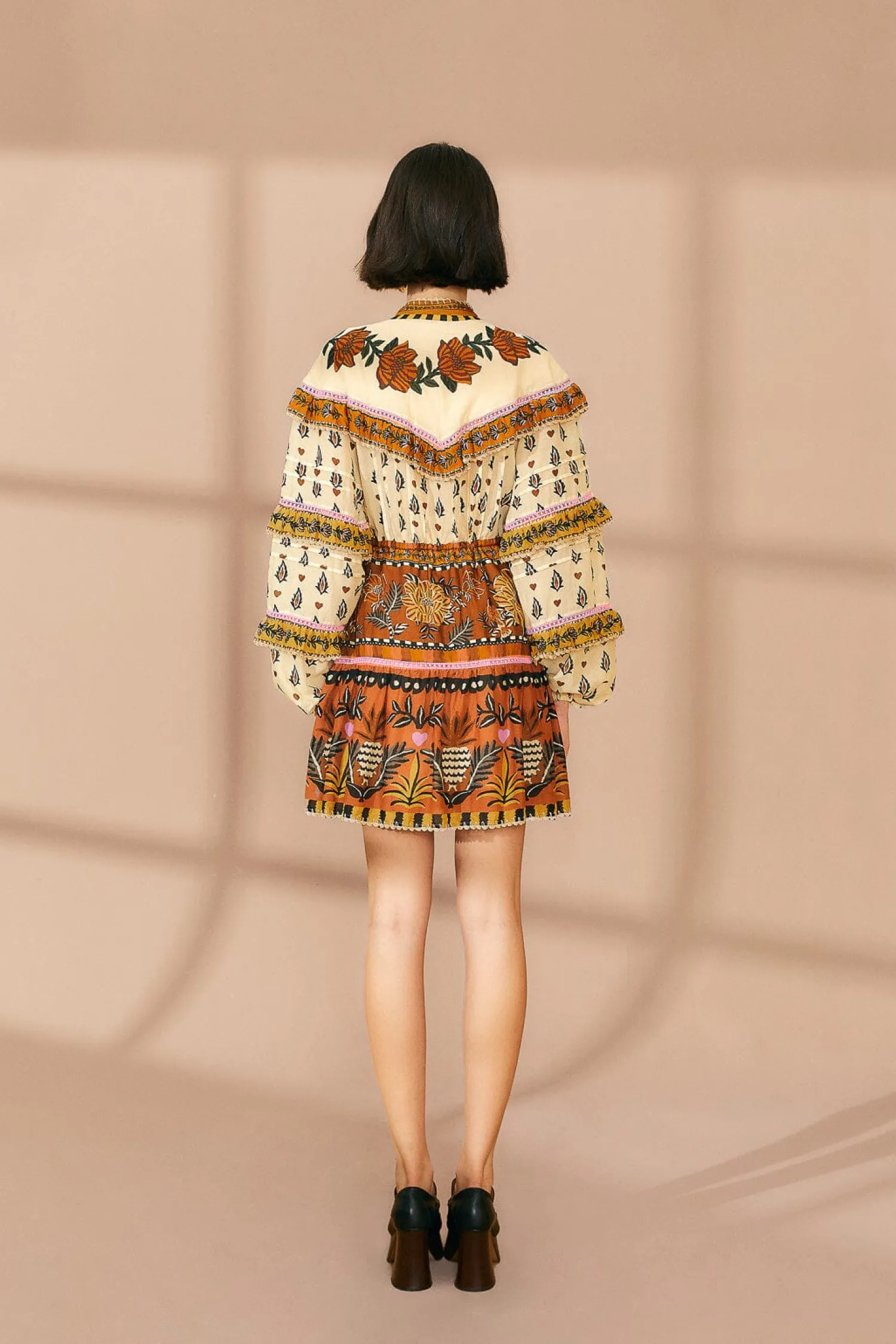 FARM Rio BEIGE AINIKA FLORAL RUFFLE MINI DRESS