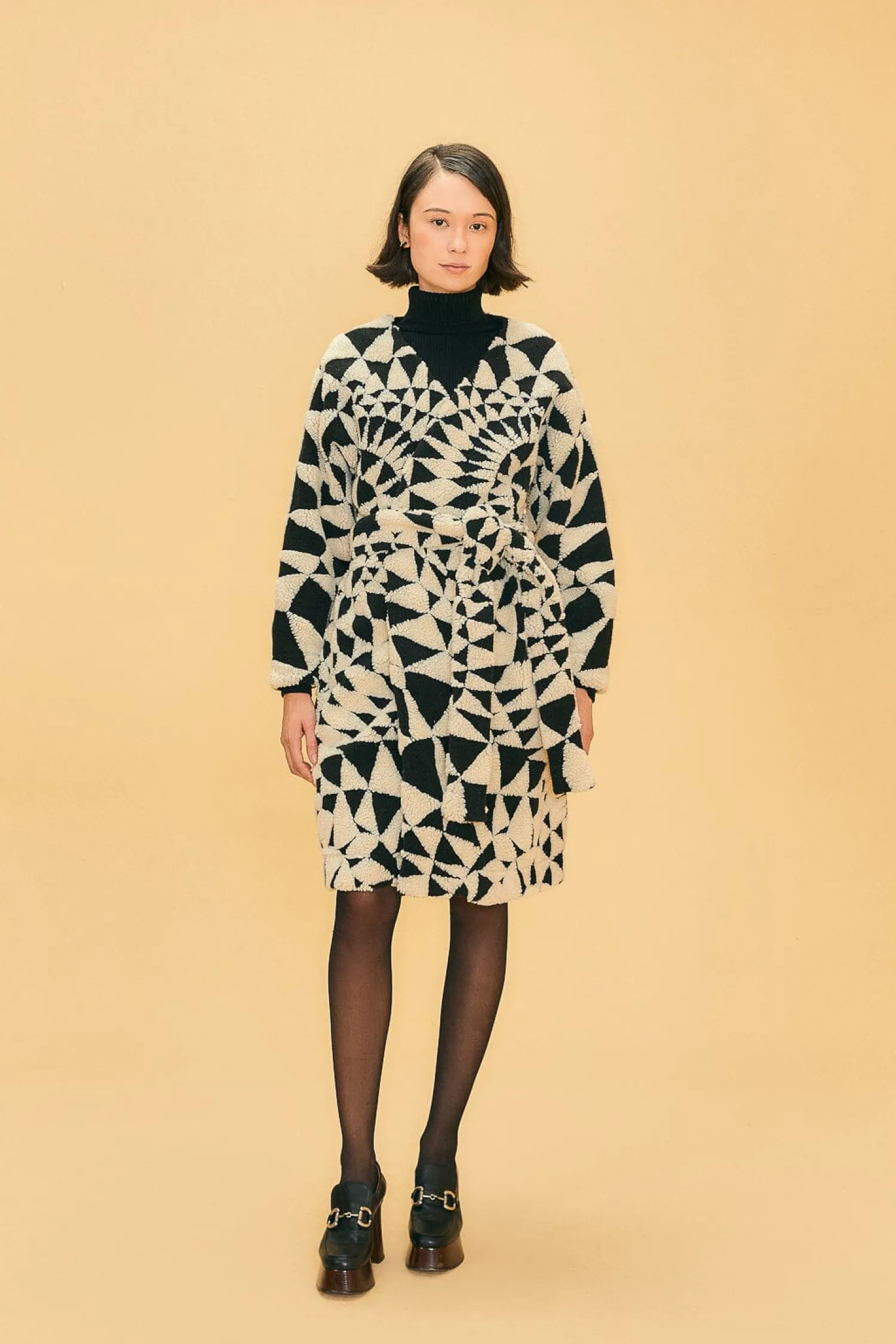 FARM Rio BLACK & WHITE HEART DECO MAXI FLEECE COAT