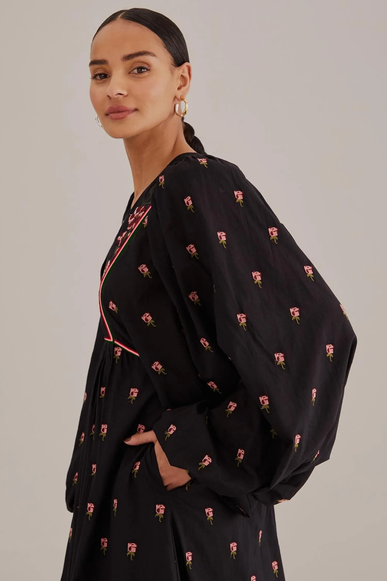 FARM Rio BLACK FLORAL EMBROIDERED V NECK MAXI DRESS