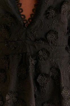 FARM Rio  BLACK FLOWERS TEXTURED TIERED MIDI DRESS
