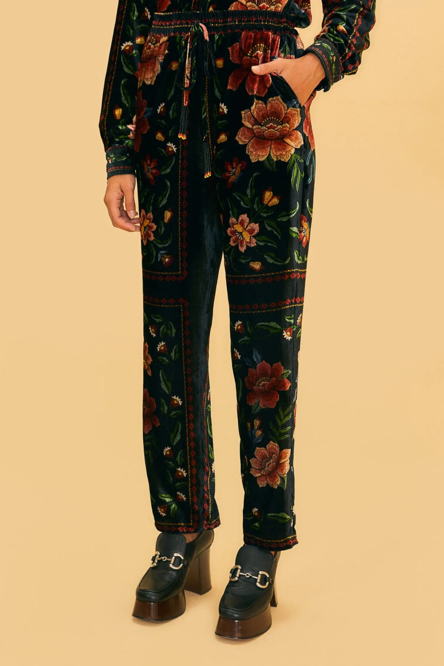 FARM Rio BLACK MACAWS GARDEN PANTS