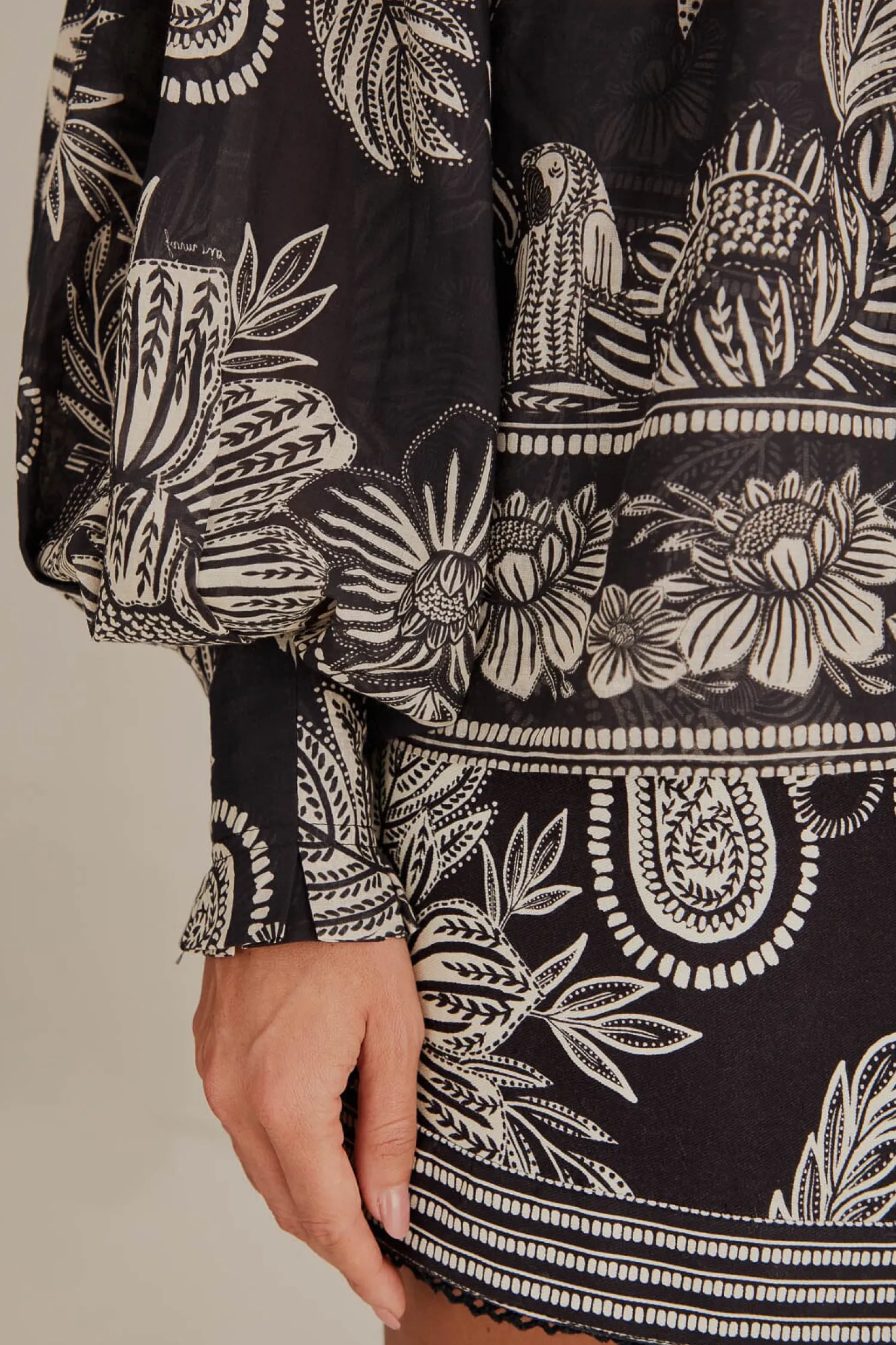 FARM Rio BLACK PAISLEY BLOOM BLOUSE