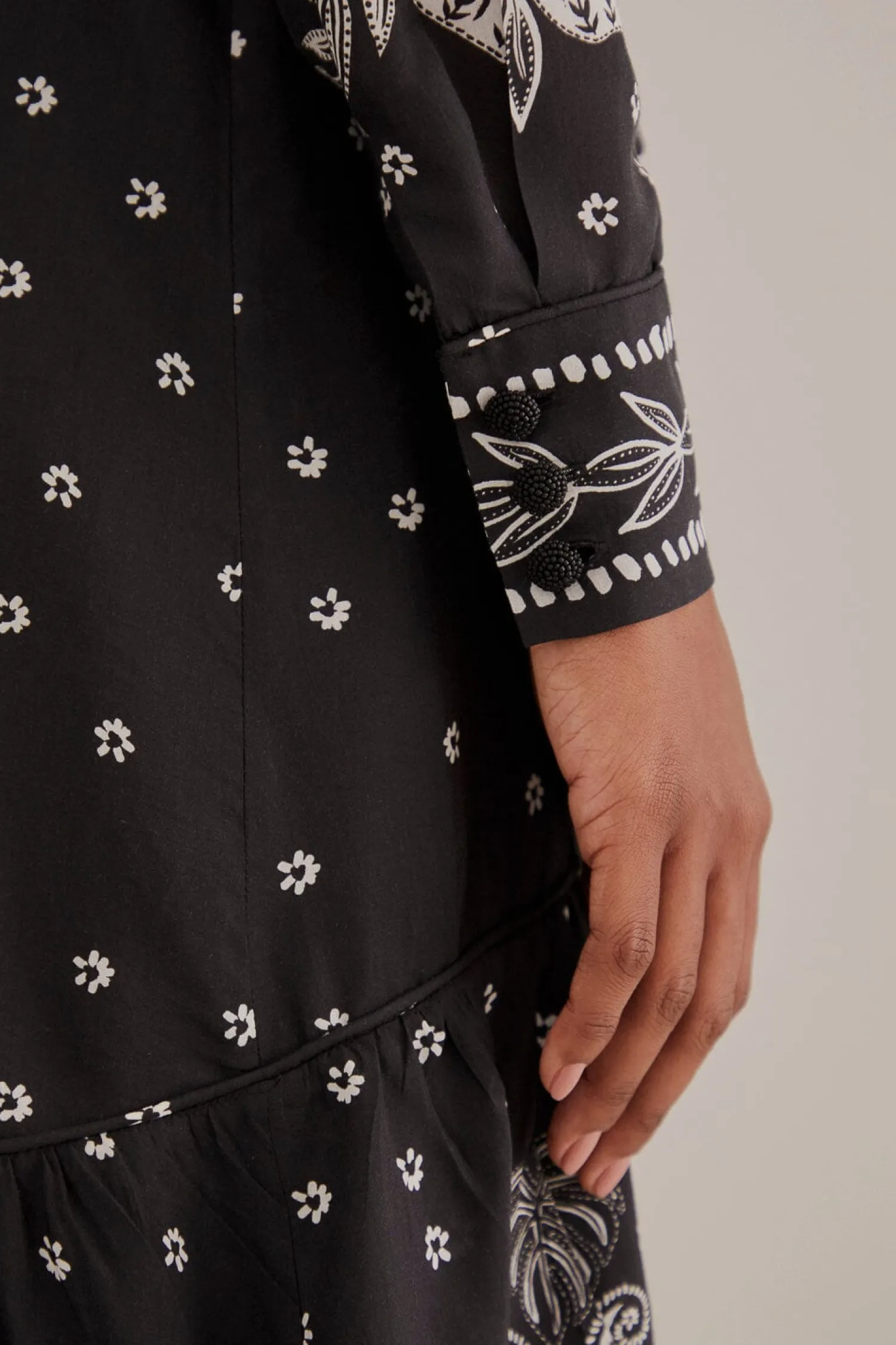 FARM Rio BLACK PAISLEY BLOOM MAXI DRESS