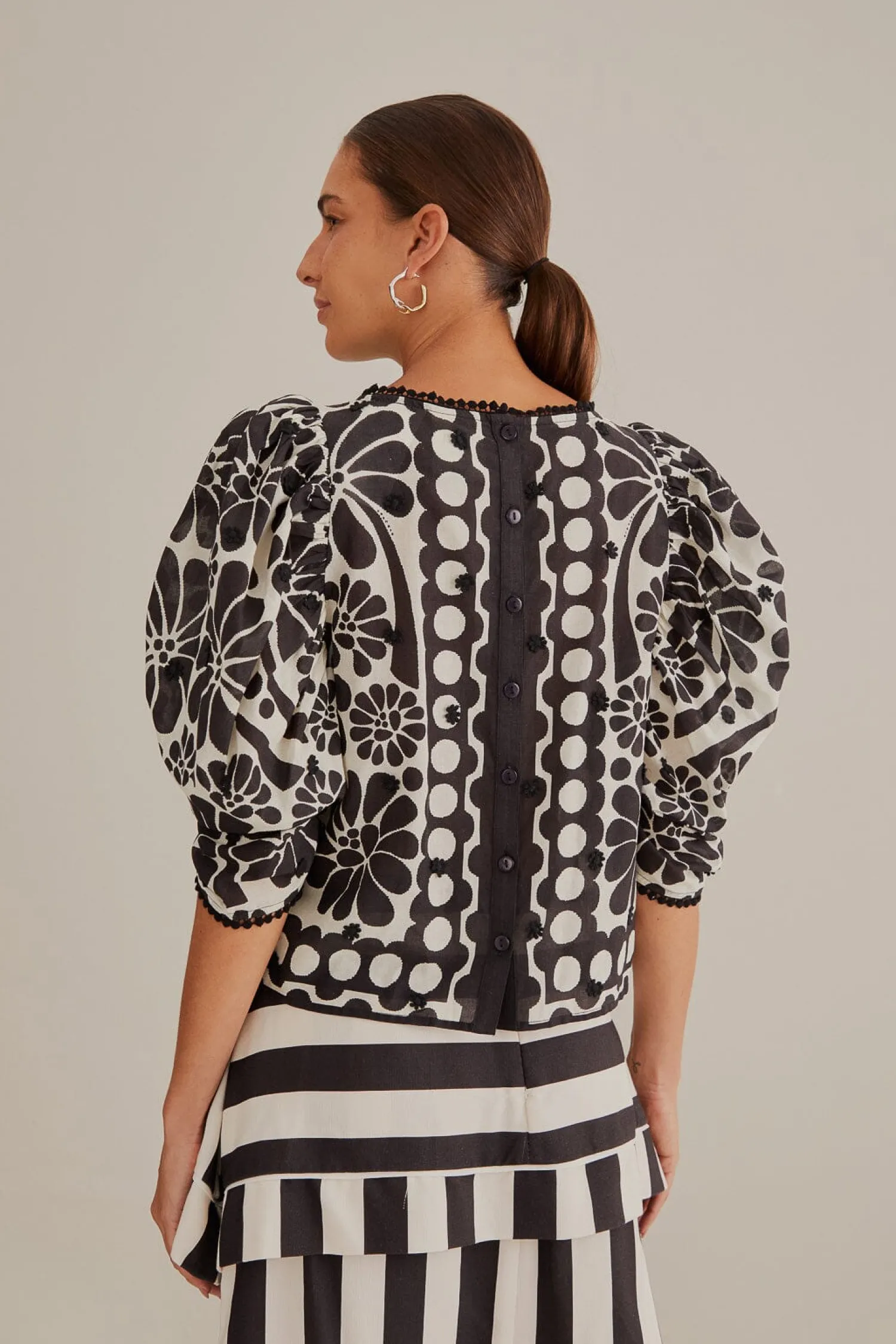 FARM Rio BLACK PALERMO PUFF SLEEVE BLOUSE