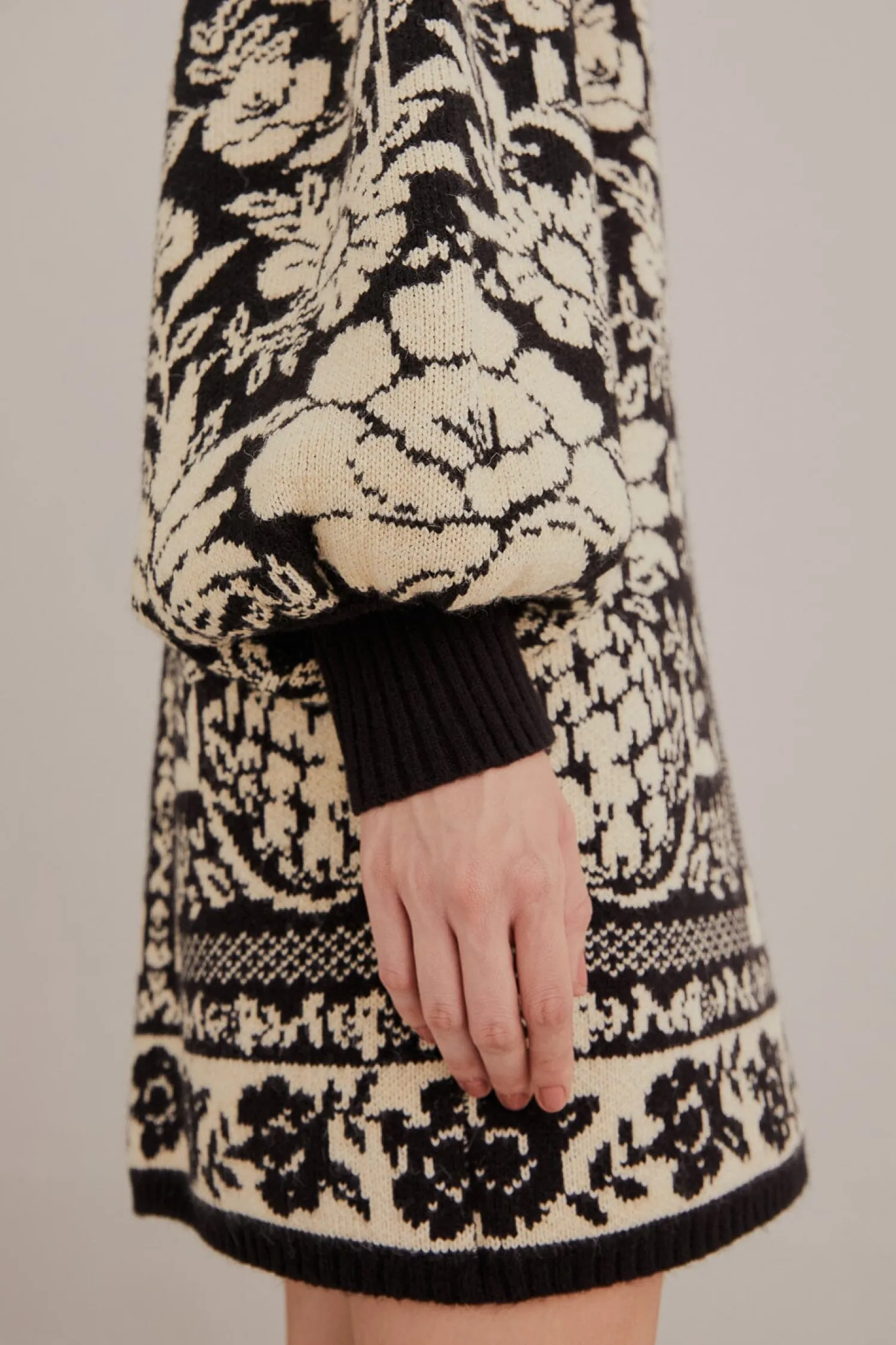 FARM Rio BLACK PINEAPPLE GARDEN MINI SWEATER DRESS
