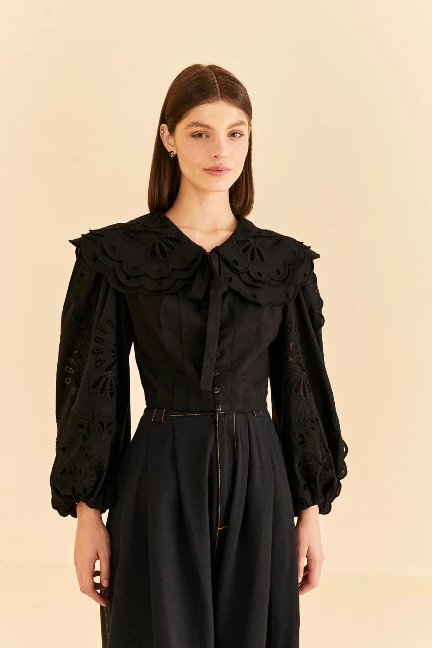 FARM Rio BLACK RICHELIEU BIG COLLAR BLOUSE