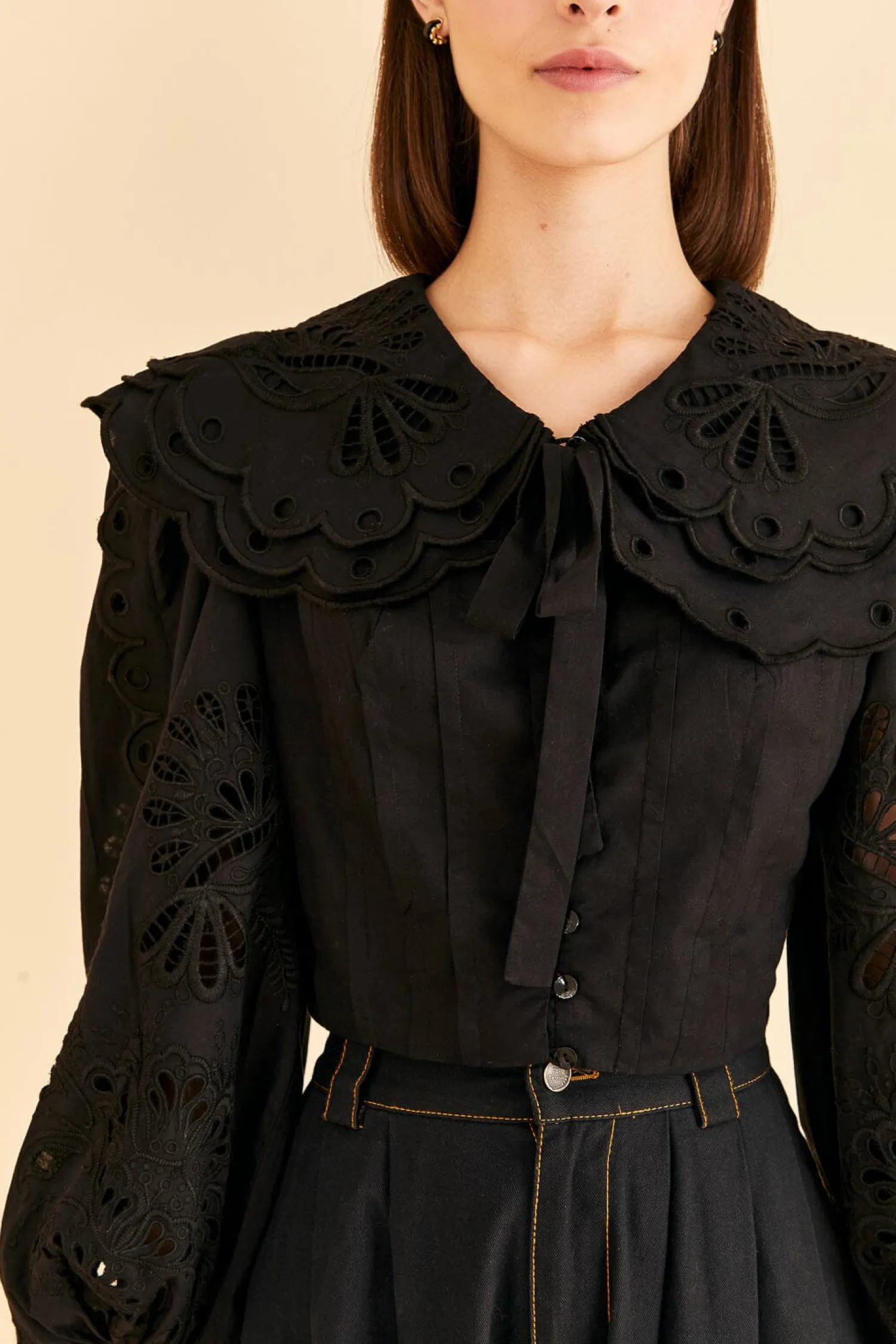 FARM Rio BLACK RICHELIEU BIG COLLAR BLOUSE