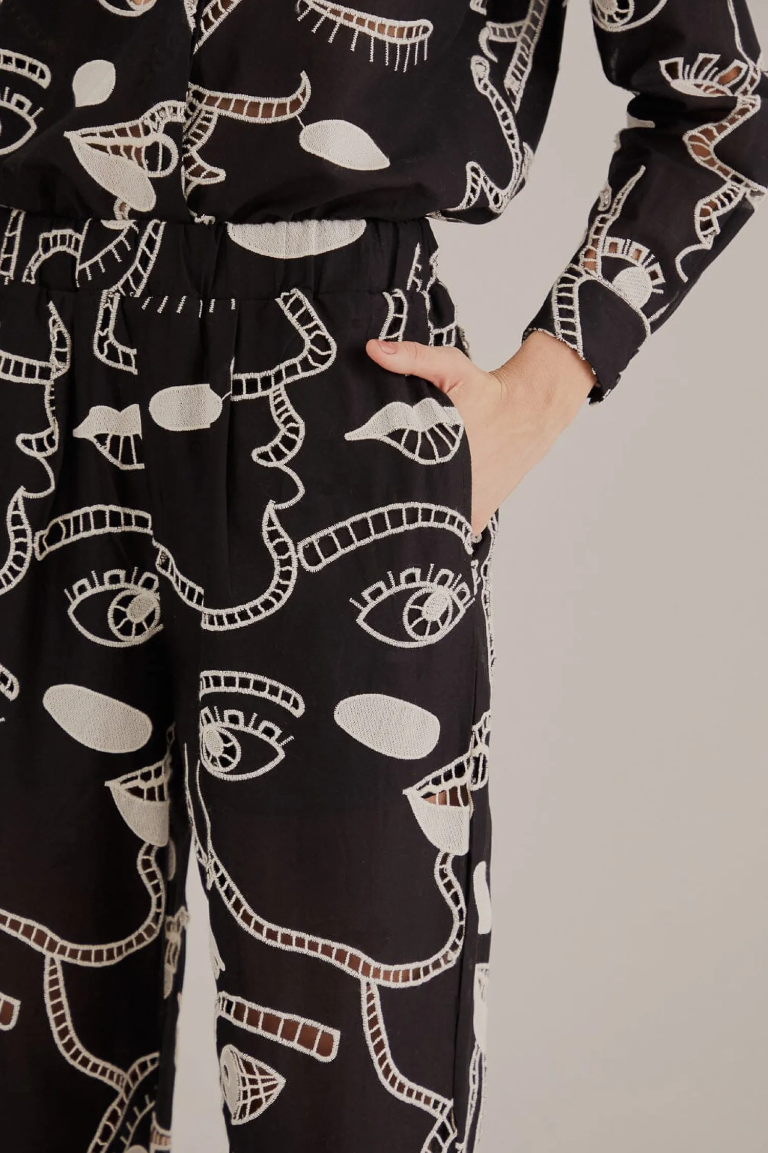 FARM Rio BLACK RICHELIEU FACES PANTS