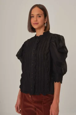 FARM Rio  BLACK SHORT SLEEVE PLEATED BLOUSE