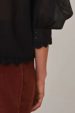 FARM Rio  BLACK SHORT SLEEVE PLEATED BLOUSE