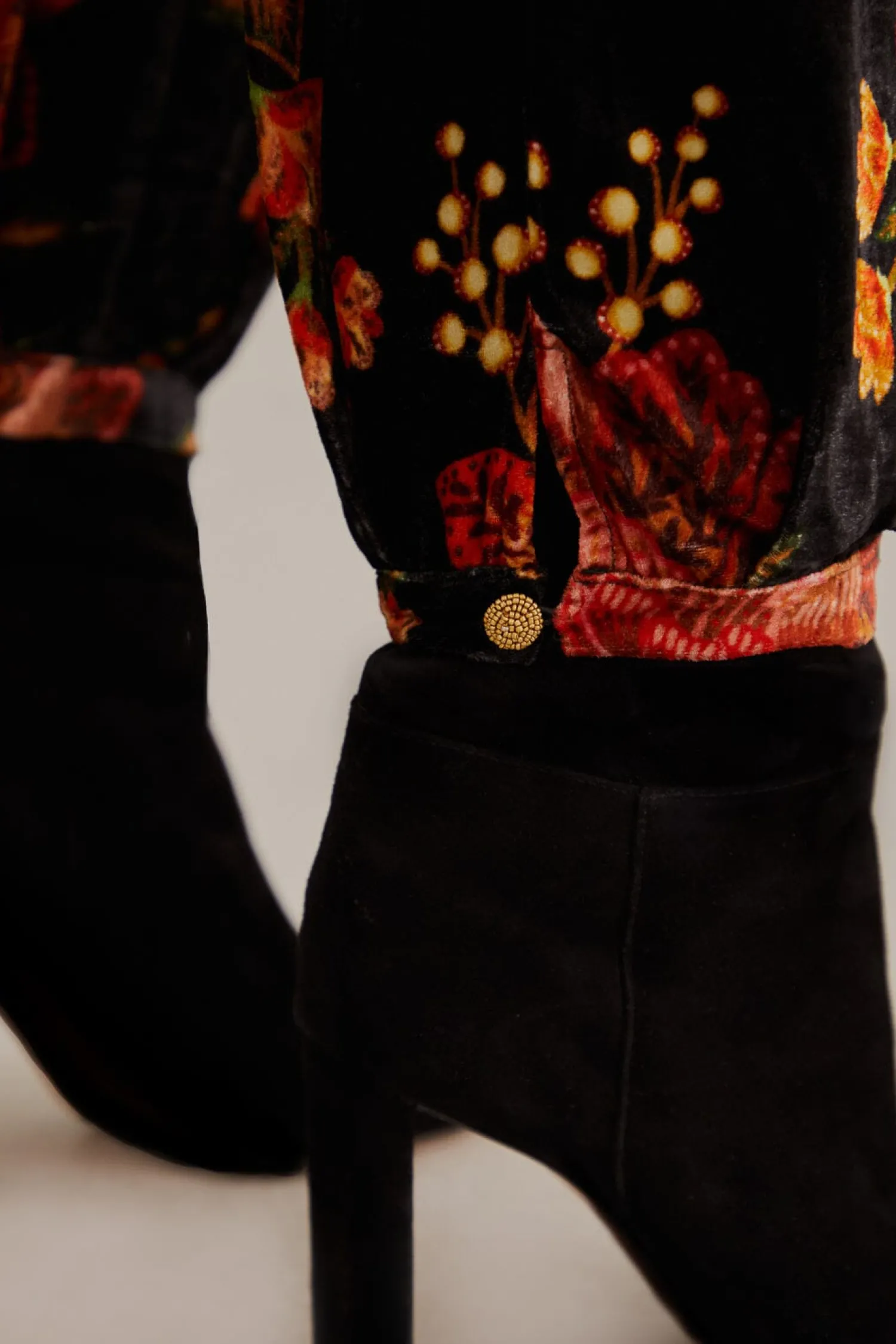 FARM Rio BLACK WINTER BLOOM V NECK JUMPSUIT