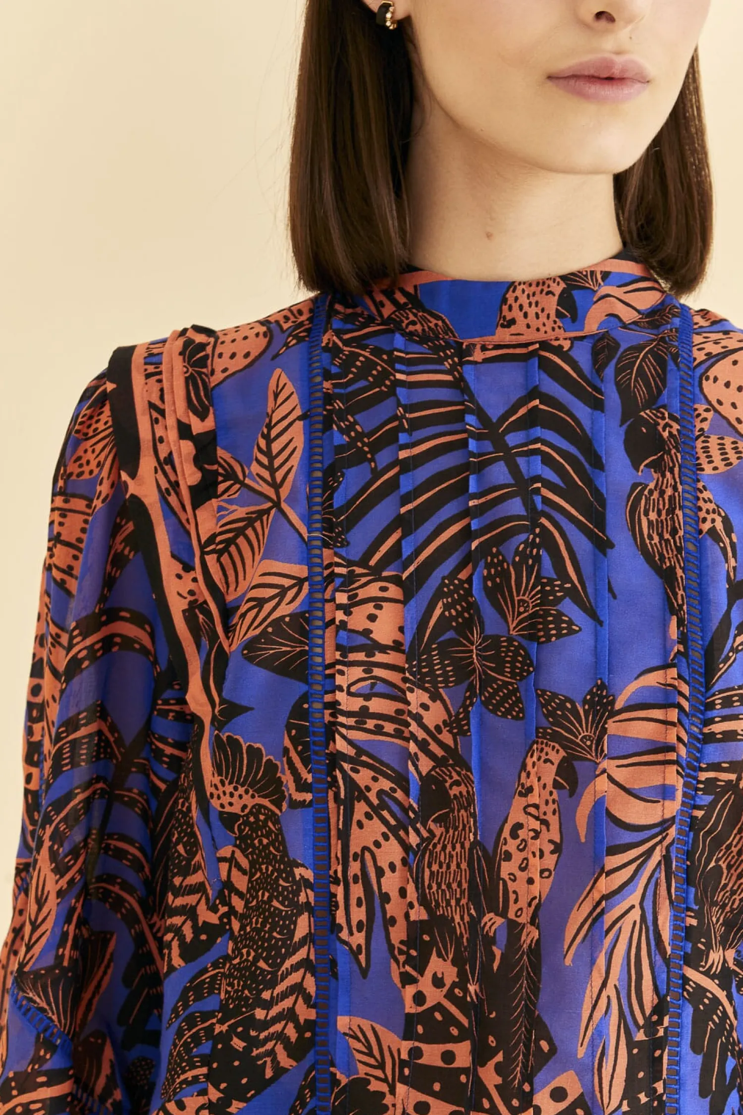 FARM Rio BLUE TROPICAL GOLD PLEATED LONG SLEEVE BLOUSE