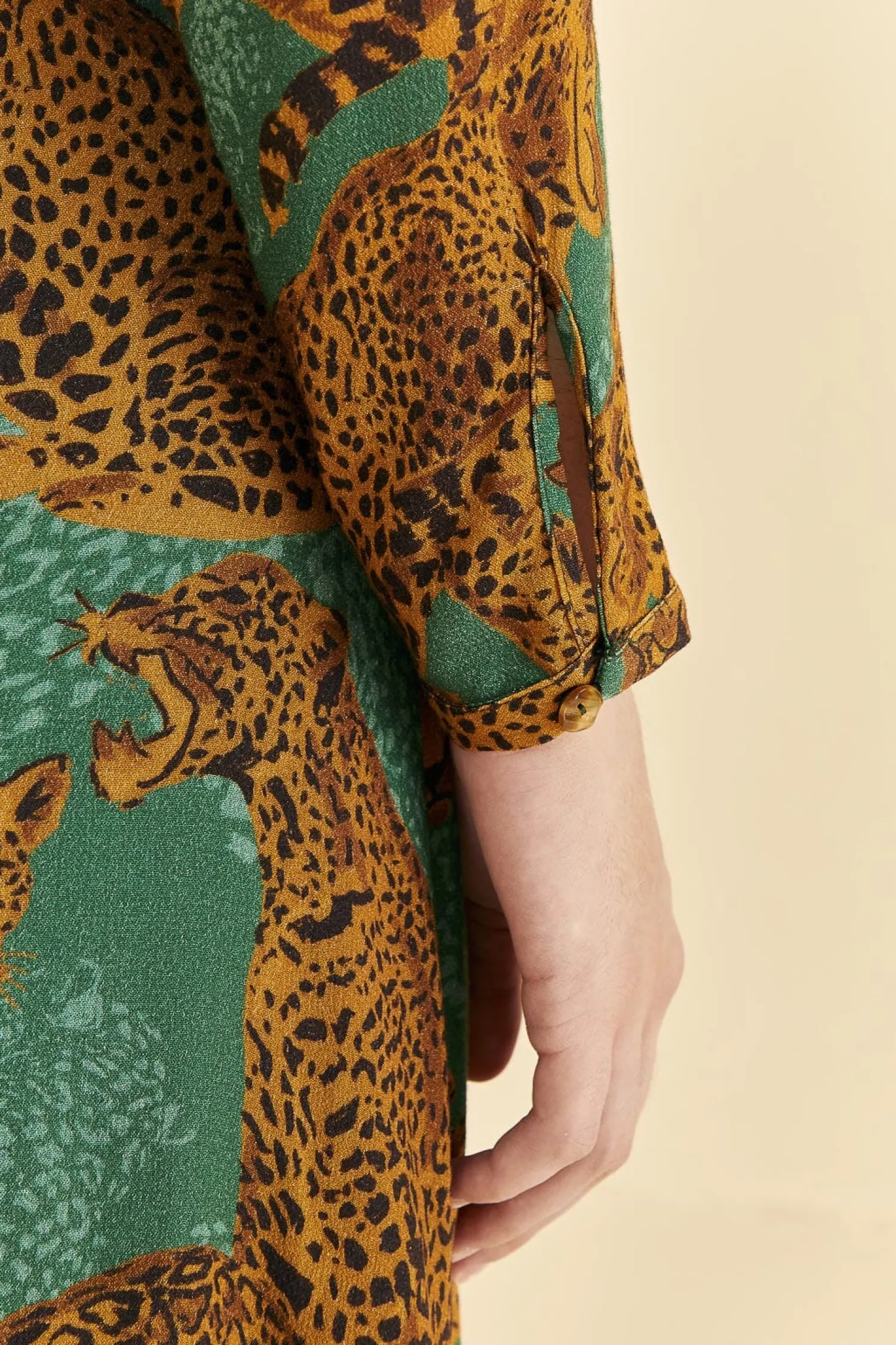 FARM Rio GREEN ARTSY LEOPARDS LONG SLEEVE MAXI DRESS
