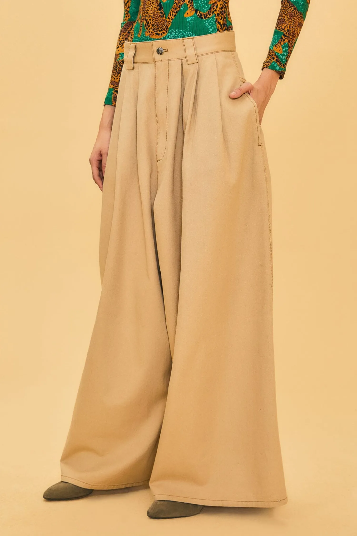 FARM Rio KHAKI LOW WAISTED PLEATED PANTS