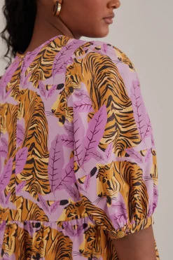 FARM Rio  LAVENDER TIGER LEAVES PUFF SLEEVE MINI DRESS