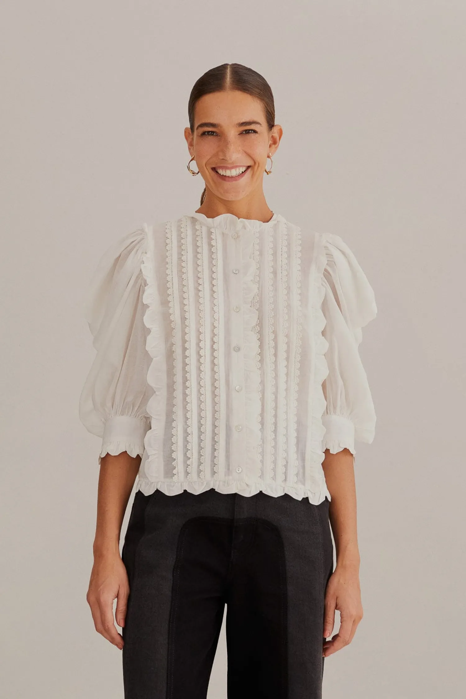 FARM Rio OFF-WHITE SHORT SLEEVE PLEATED BLOUSE