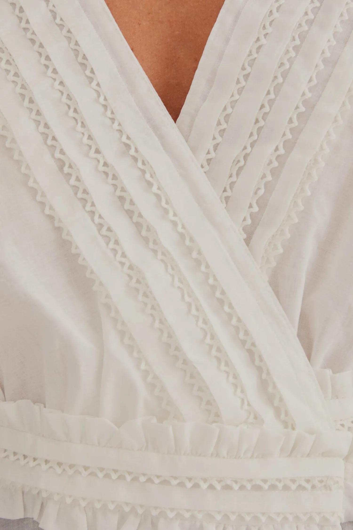 FARM Rio OFF-WHITE V NECK BLOUSE