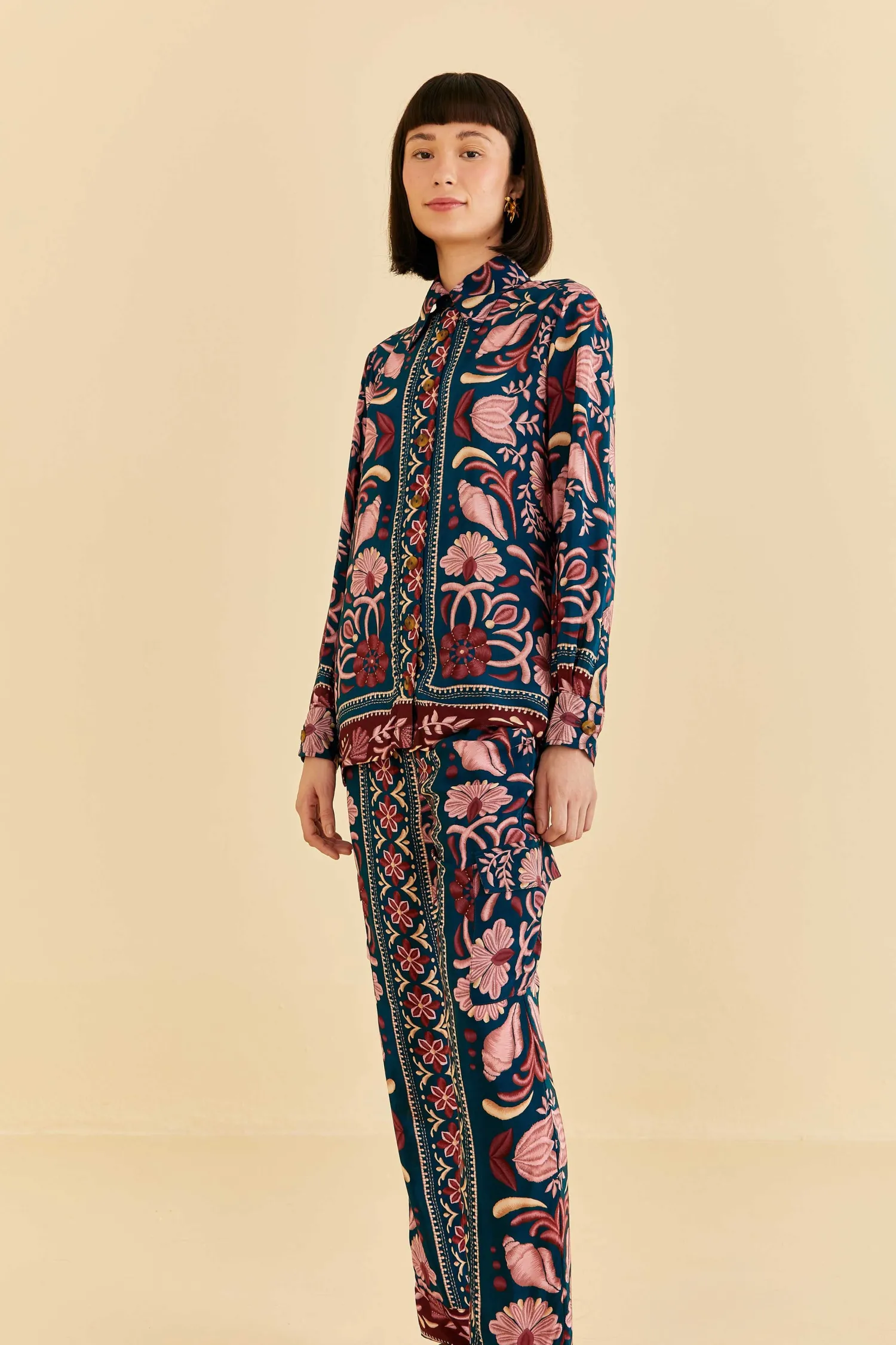 FARM Rio TEAL SEASHELL TAPESTRY CARGO PANTS
